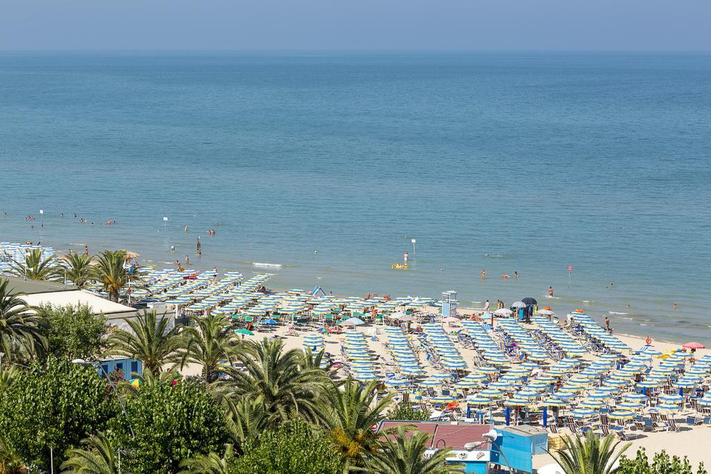 Medi Garden Hotel&Residence Alba Adriatica Exteriör bild
