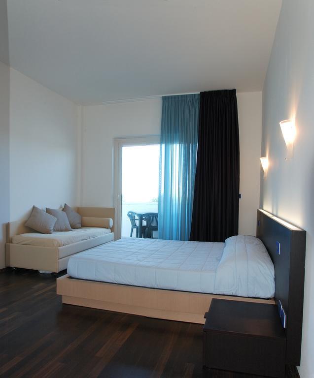 Medi Garden Hotel&Residence Alba Adriatica Exteriör bild
